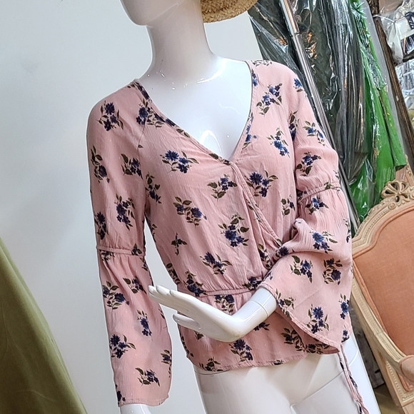 American Eagle Outfitters Tops - 💥$8💥Extra 50%OFF American Eagle Floral Top